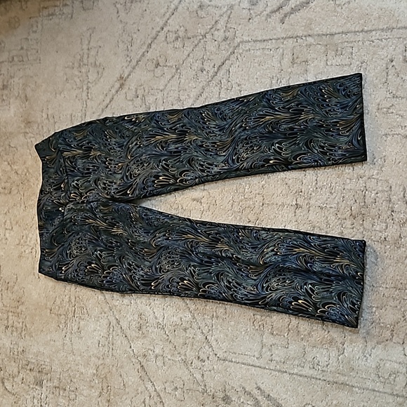 Elegant Patterned Women's Pants - Picture 2 of 10